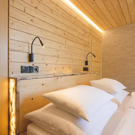 Forest Hotel *