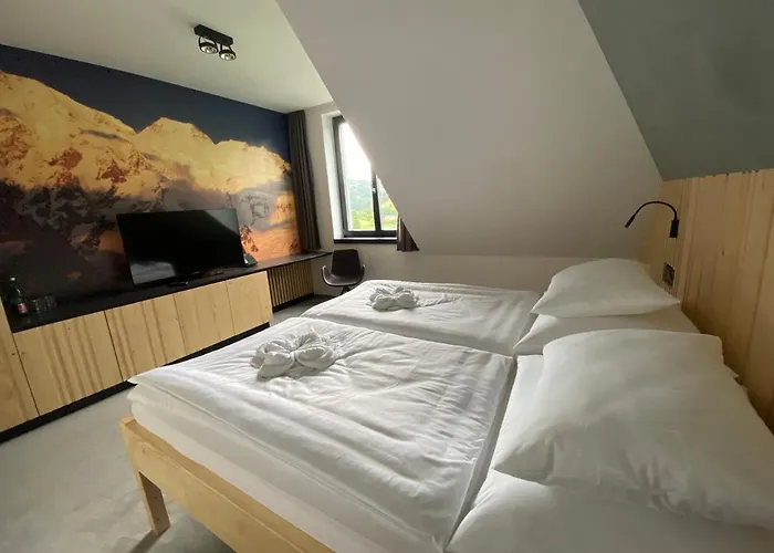 Forest Otel Vír